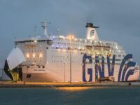 Embarca en un Viaje de Ferry desde Barcelona a Tanger