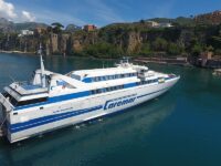 El Precioso Ferry de Amalfi a Salerno: Un Viaje Mostrando la Belleza de Italia