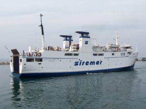 Ferry de Filicudi a Rinella