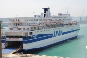 Ferry de Nápoles a Vulcano